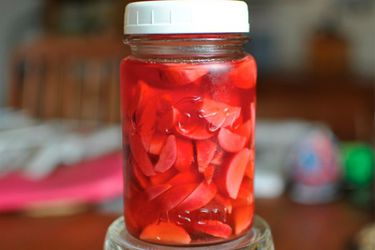 2011102-173352-finished-pickled-radishes-610.jpg