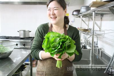 Seoyoung Jung is a contributing writer at Serious Eats. 