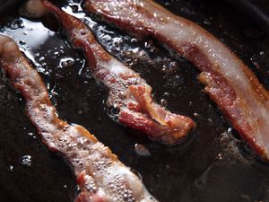 20190306-best-way-to-cook-bacon-vicky-wasik-cast-iron3