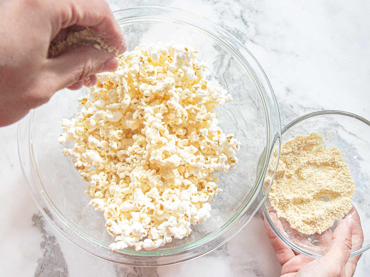 Sprinkling with honey mustard dust 