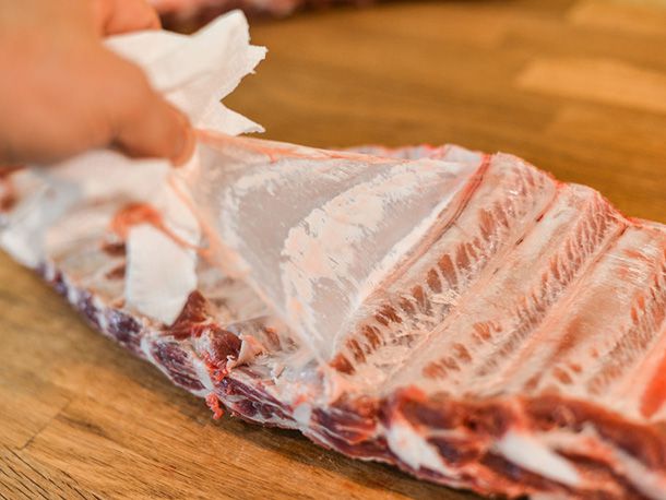 20140502-291811-how-to-trim-st-louis-ribs-membrane.jpg