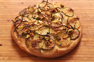 20120206-vegan-pizza-potatoes-zucchini-4.jpg