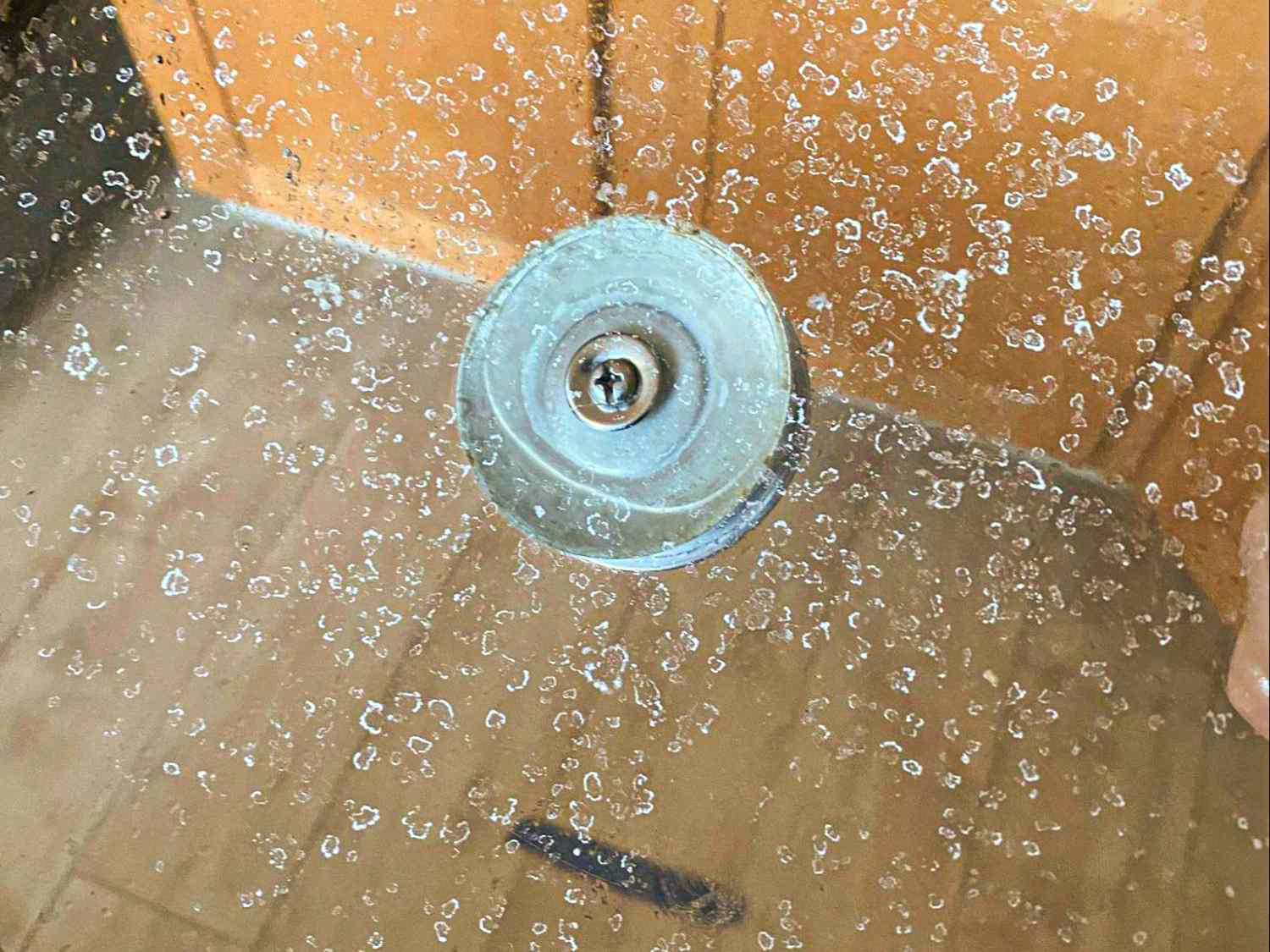 Showerhead spraying water droplets onto a surface