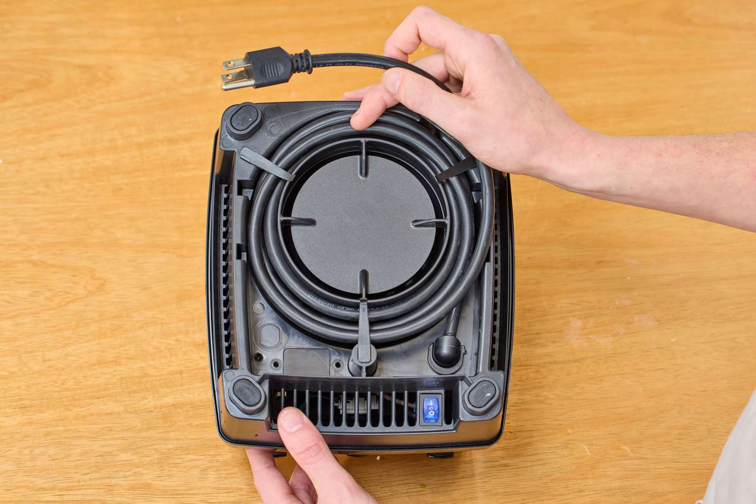 A person holding the cord on the bottom of the Vitamix Propel 510