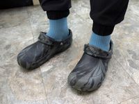 A person wearing Crocs bistro clogs.