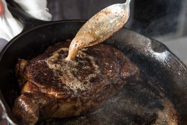 20180822-butter-basting-steak-fish-liz-clayman-9