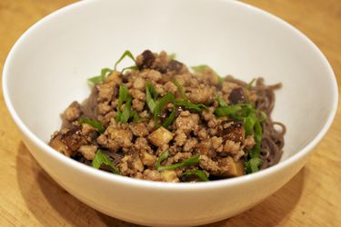 032910dt-mincedporkwithsoba.jpg