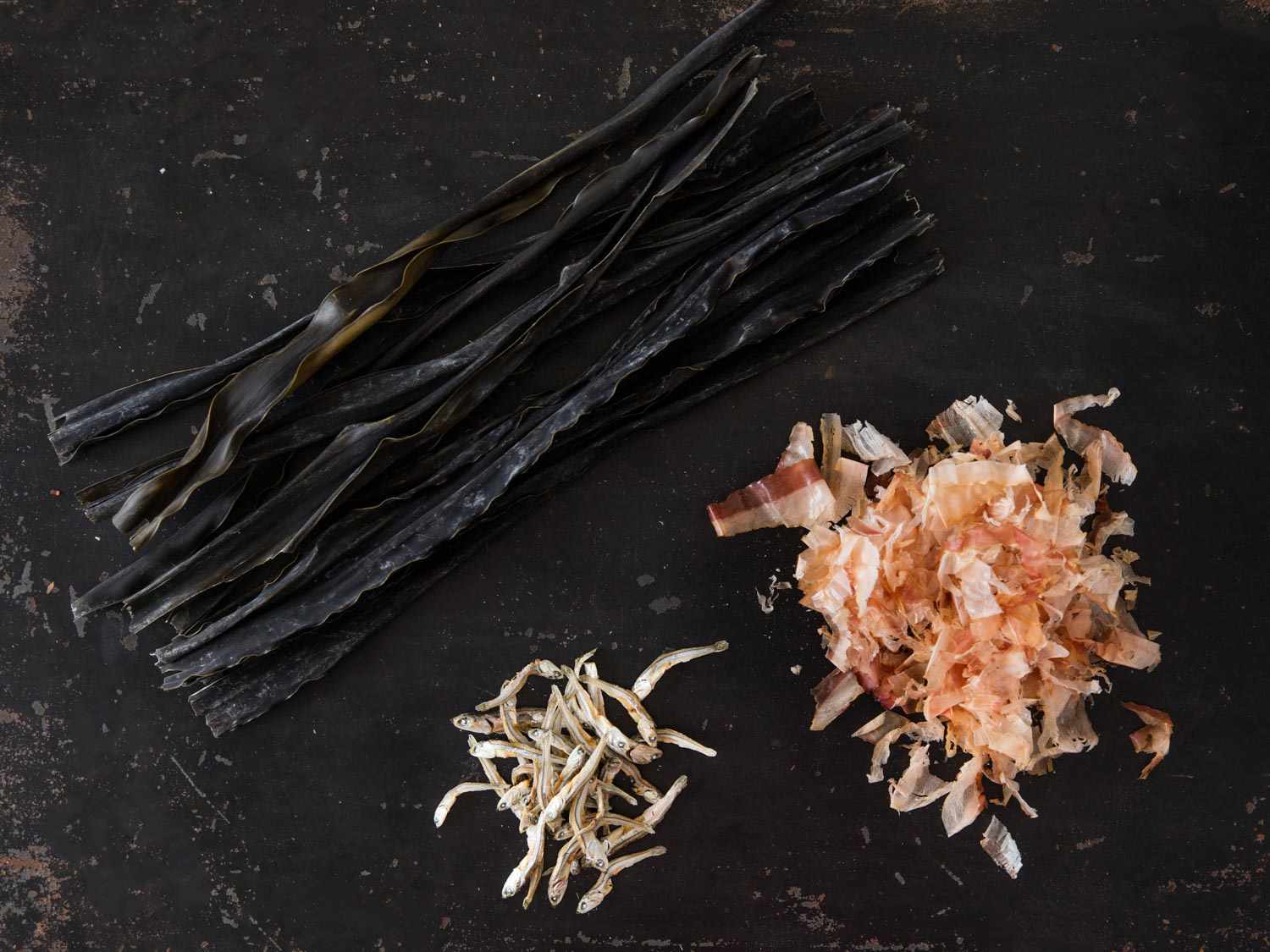 Kombu and bonito for making dashi. 