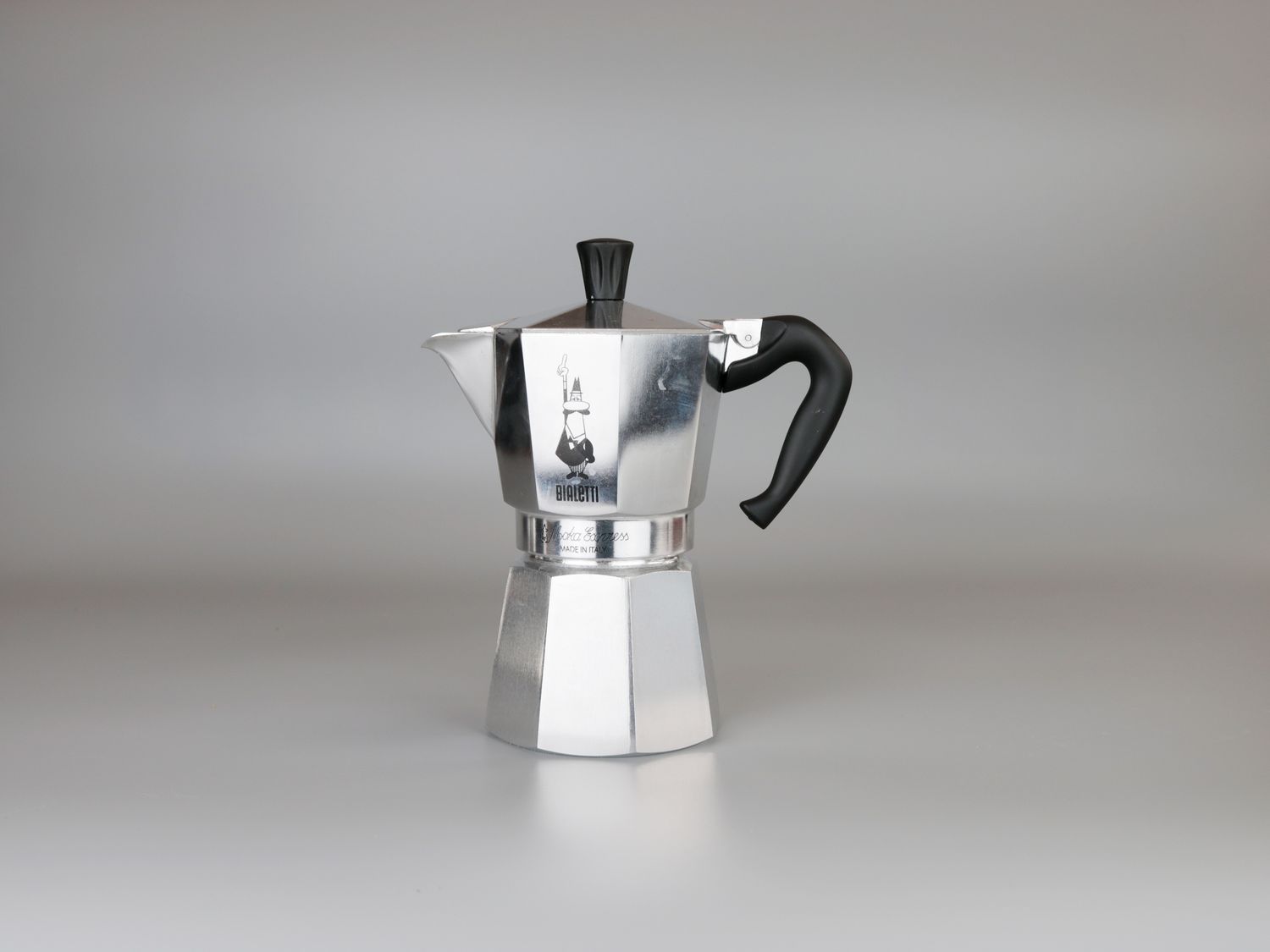 a photo of the bialetti moka express