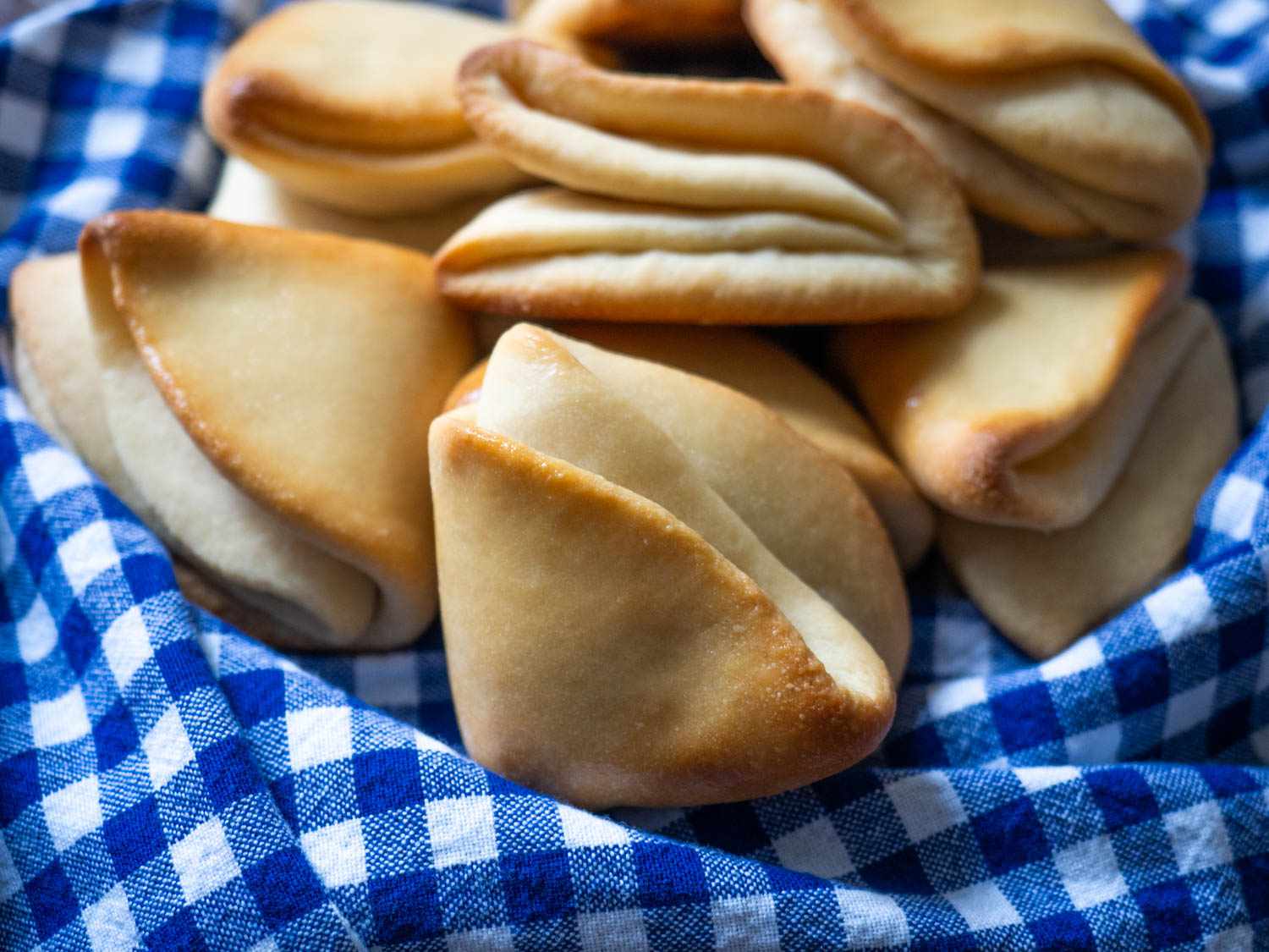 20200825-Jamaican-Coco-Bread-daniel-gritzer-2