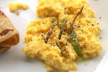 20130423-scrambled-eggs-chili-oil.jpg