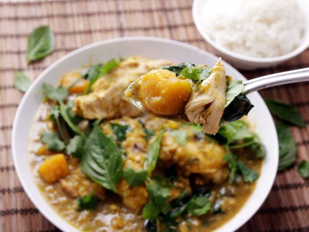 Spooning up some Thai green chicken curry.