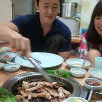 Chris Hansen is a contributing writer at Serious Eats. 