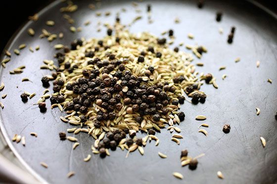 Toasting fennel seeds and black peppercorns for porchetta