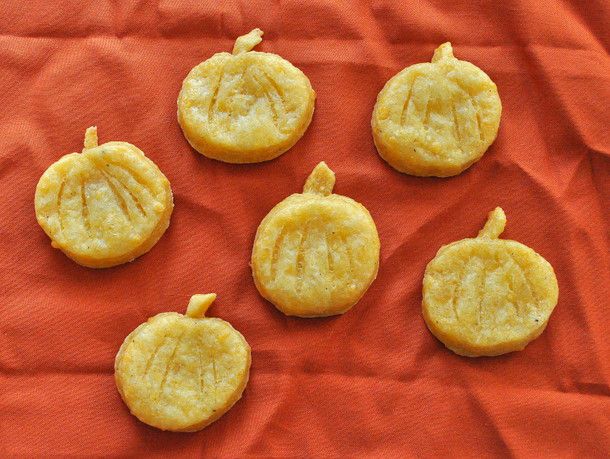 20111025-seriousenteratining-halloweentreats-pumpkincheddarcrackers.JPG