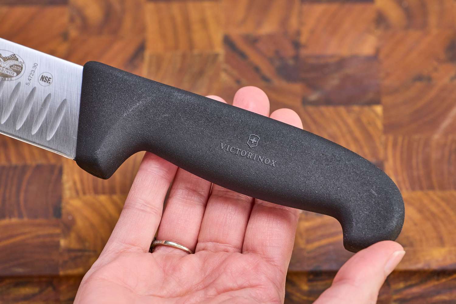 The handle on the Victorinox Fibrox Pro 12-Inch Slicing Knife with Granton Blade