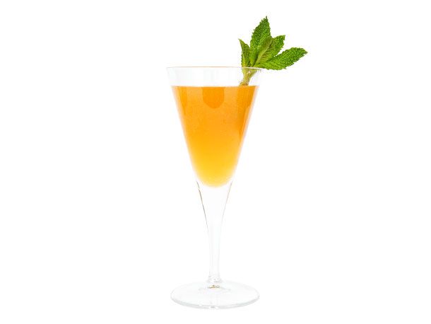 20110408-cocktail-apricot-bellini.jpg