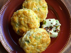 225129-20121014-sunday-brunch-cheddar-scallion-scones.JPG